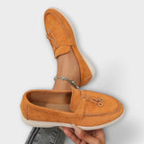 Mocasines Femeninos Beiges con Cordón Decorativo